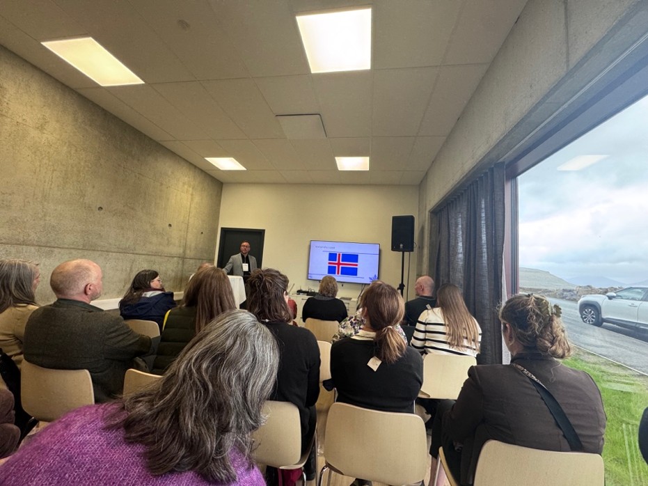 Matthias introducing the Icelandic case study to a full room!