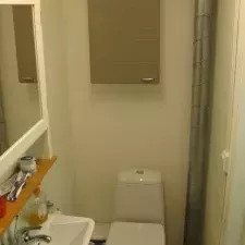 Bathroom downstairs (II) / Baðherbergi á neðri hæð (II)