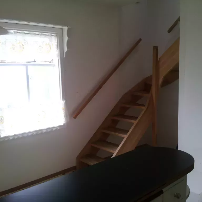 Kitchen stairs to 2nd floor / Stigi úr eldhúsi á aðra hæð