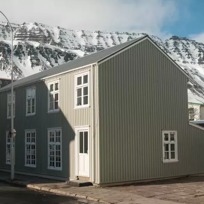 From outside / að utan