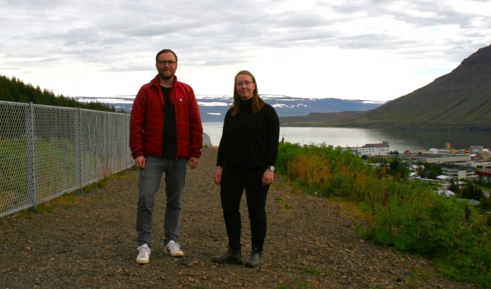 Samspil staðartengsla og náttúruváar