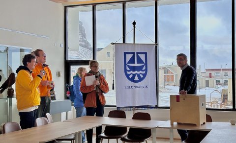 UW students visit mayor of Bolungarvík