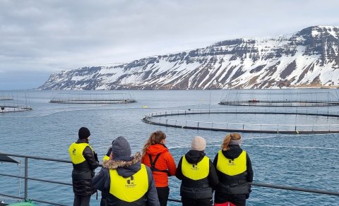 Aquaculture, Environment, and Society course underway at UW